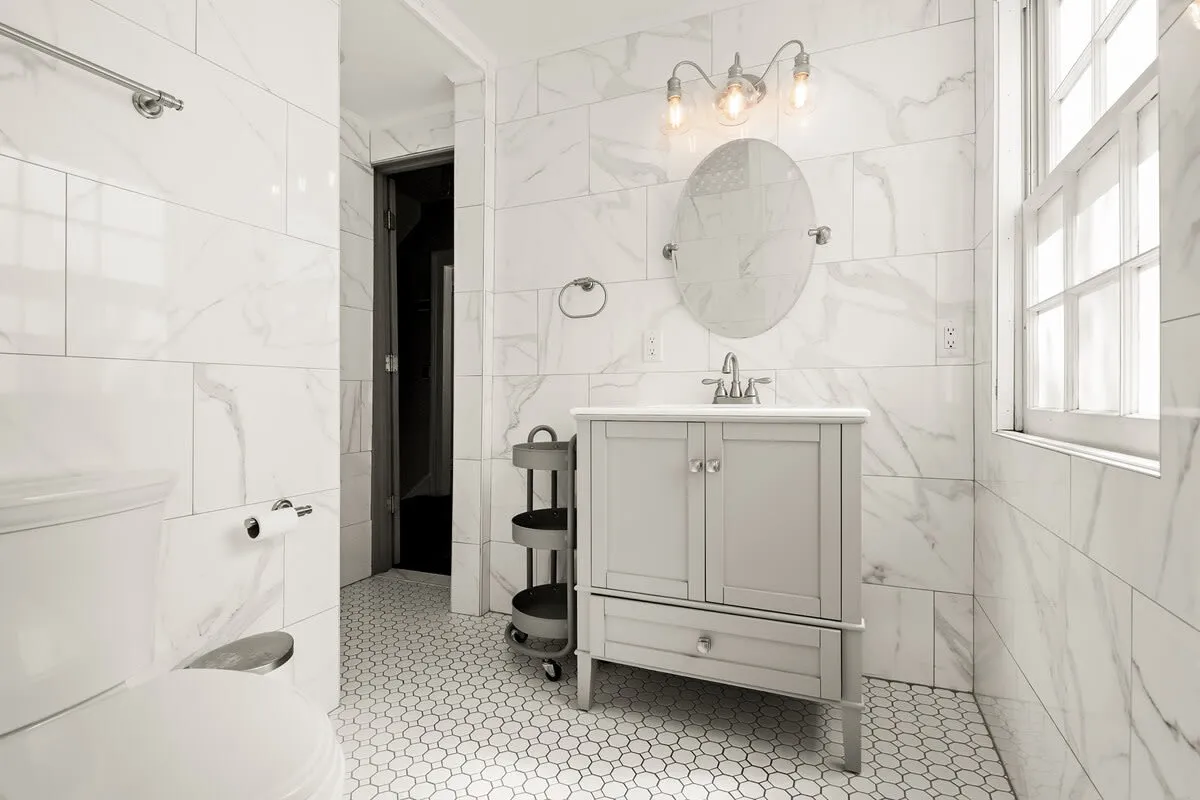 This room has a shared bathroom - shared with one other room