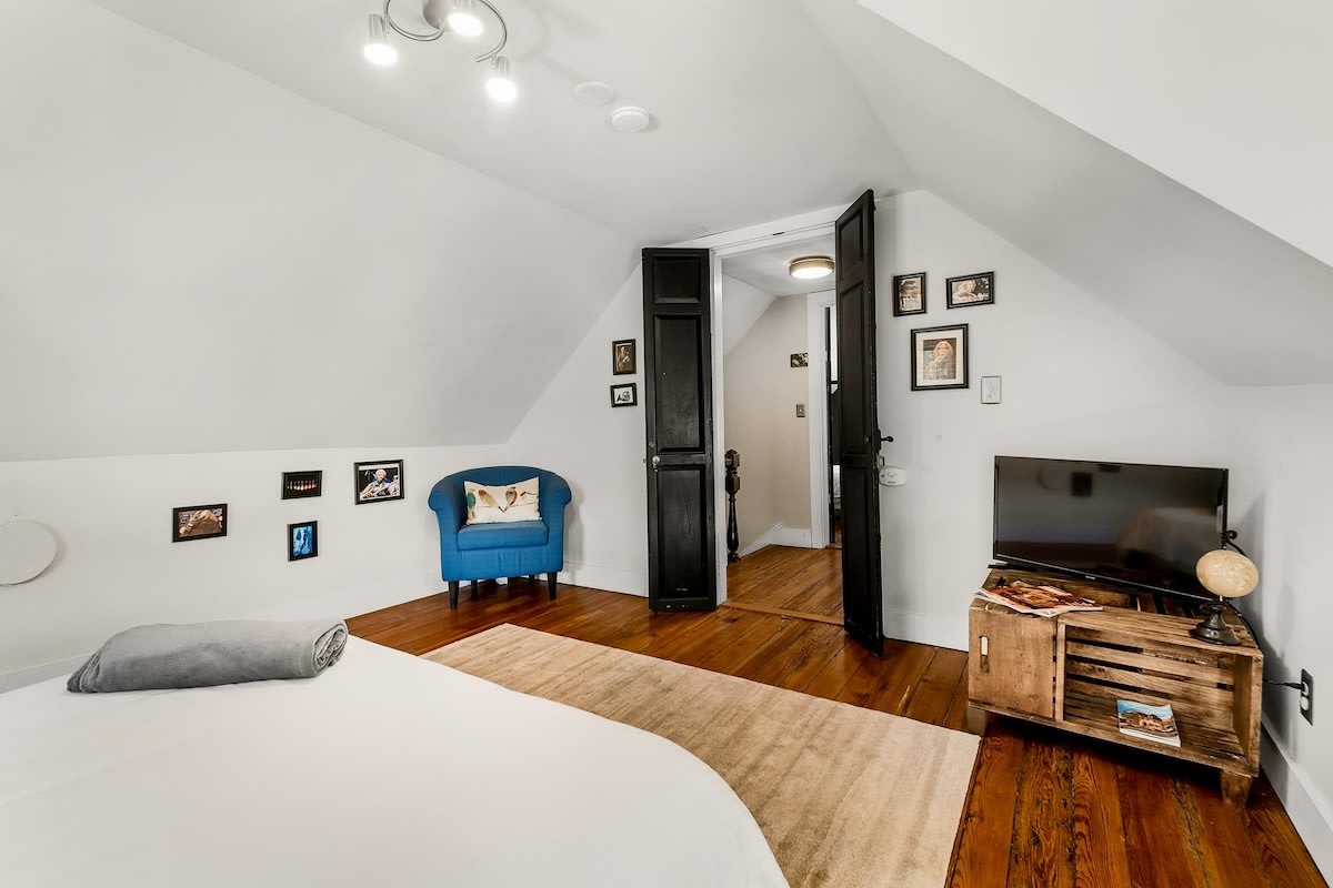 The Blues Room offers a relaxed, characterful retreat