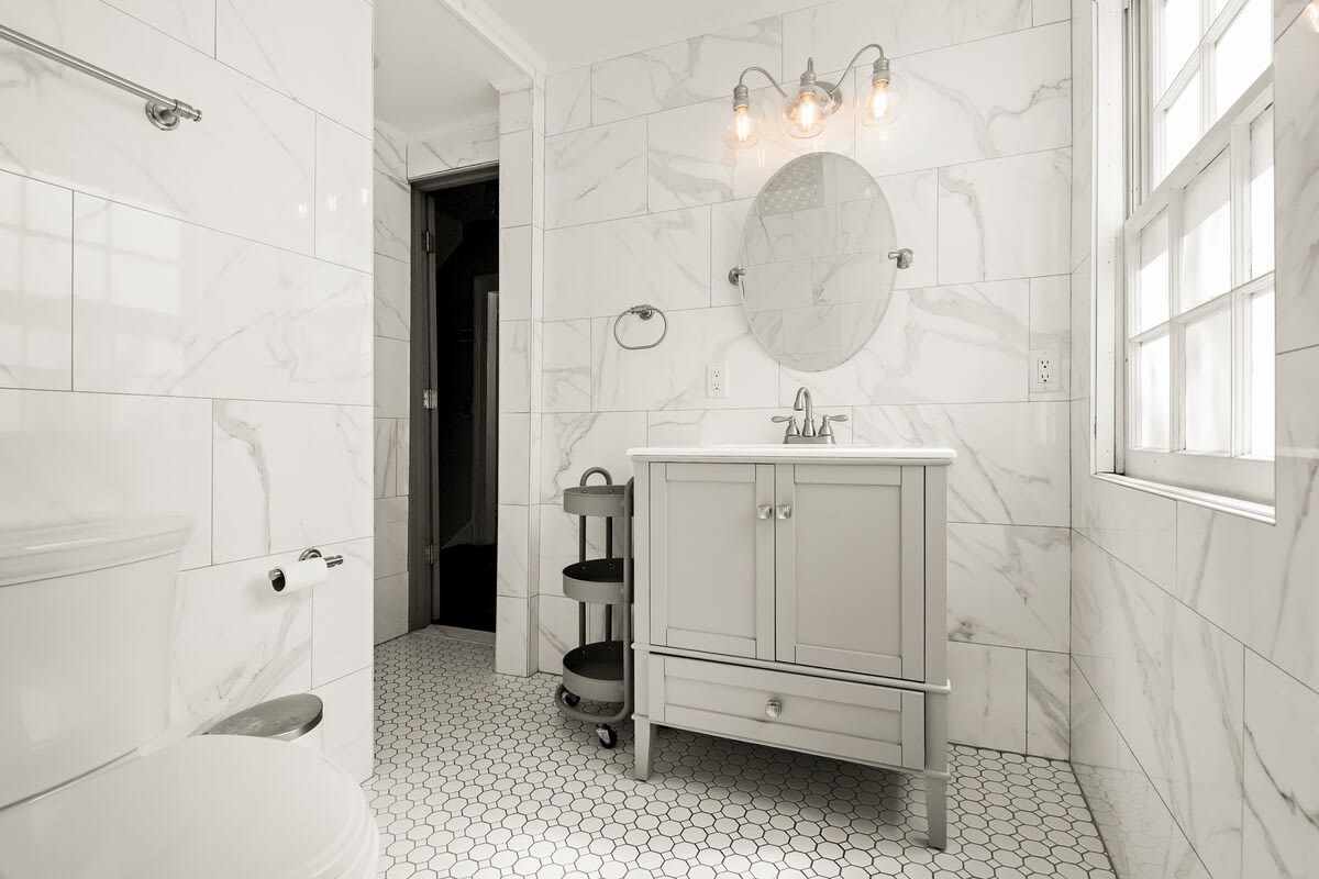 This room has a shared bathroom - shared with one other room